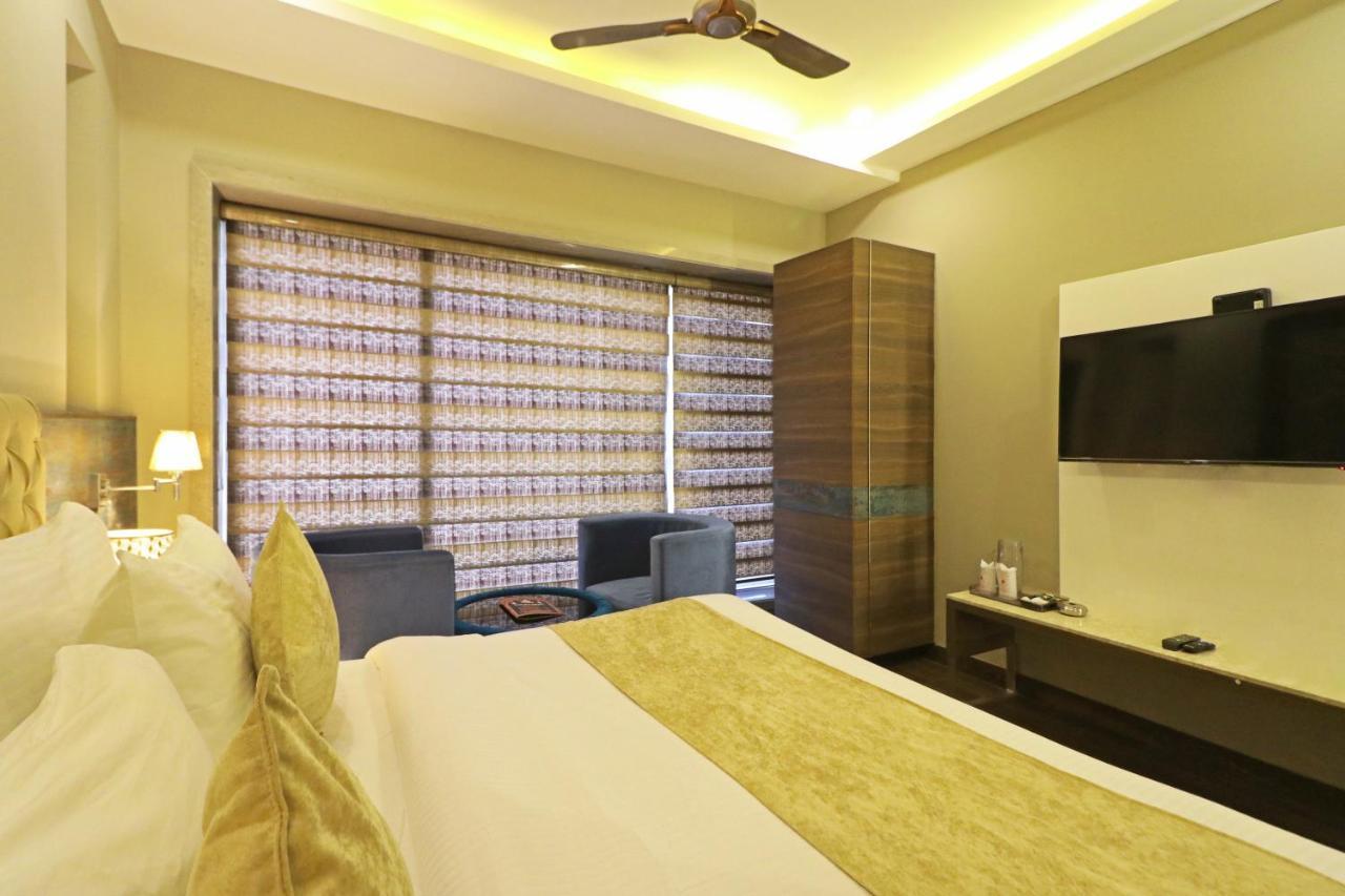 The Ivy Grand Hotel In City Centre With Free Secured Parking New Delhi Exterior photo