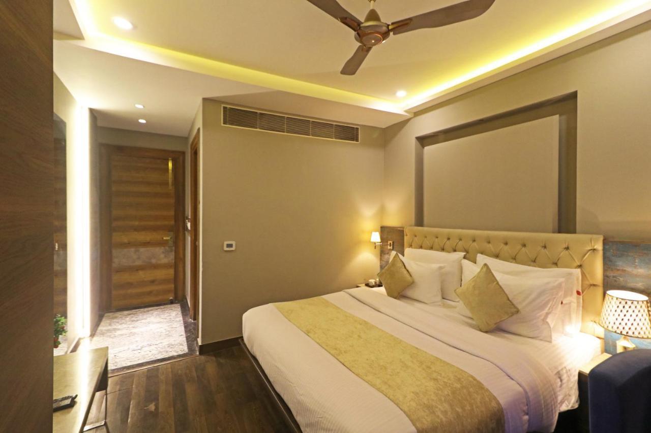 The Ivy Grand Hotel In City Centre With Free Secured Parking New Delhi Exterior photo