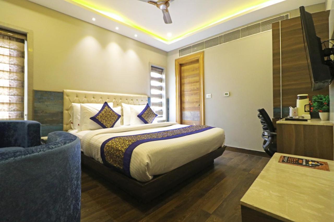 The Ivy Grand Hotel In City Centre With Free Secured Parking New Delhi Exterior photo
