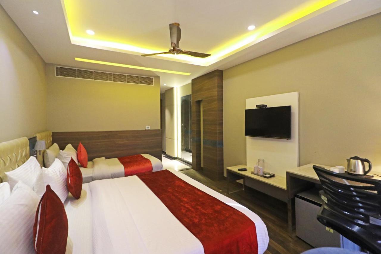 The Ivy Grand Hotel In City Centre With Free Secured Parking New Delhi Exterior photo