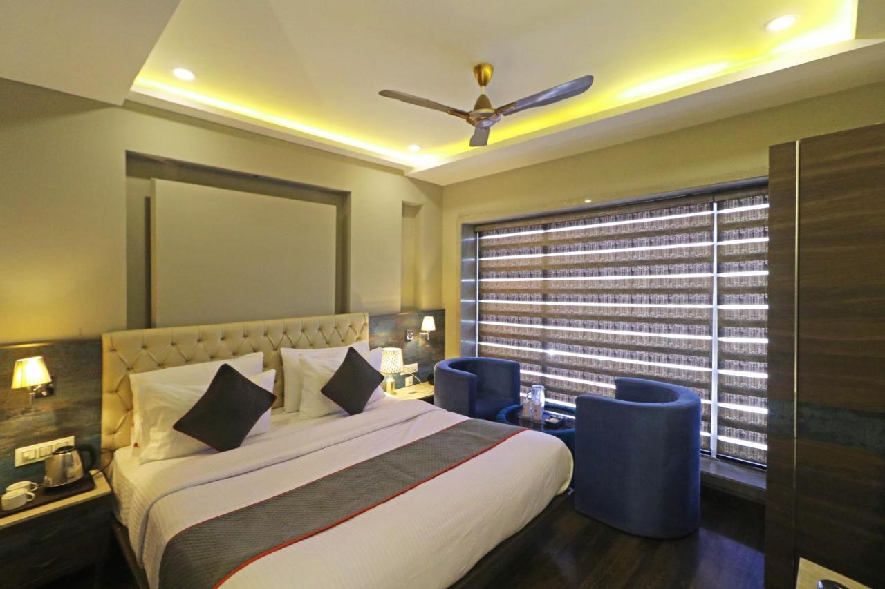 The Ivy Grand Hotel In City Centre With Free Secured Parking New Delhi Exterior photo