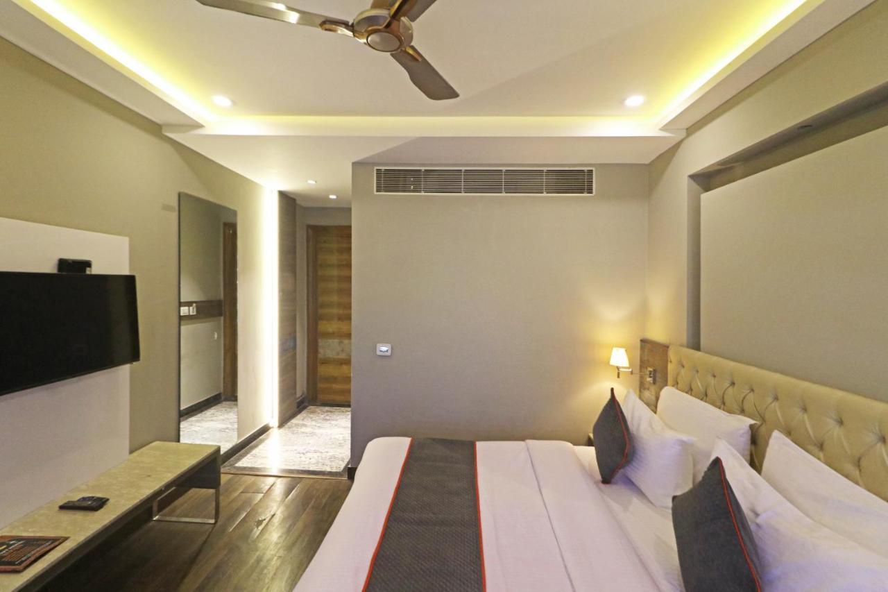 The Ivy Grand Hotel In City Centre With Free Secured Parking New Delhi Exterior photo