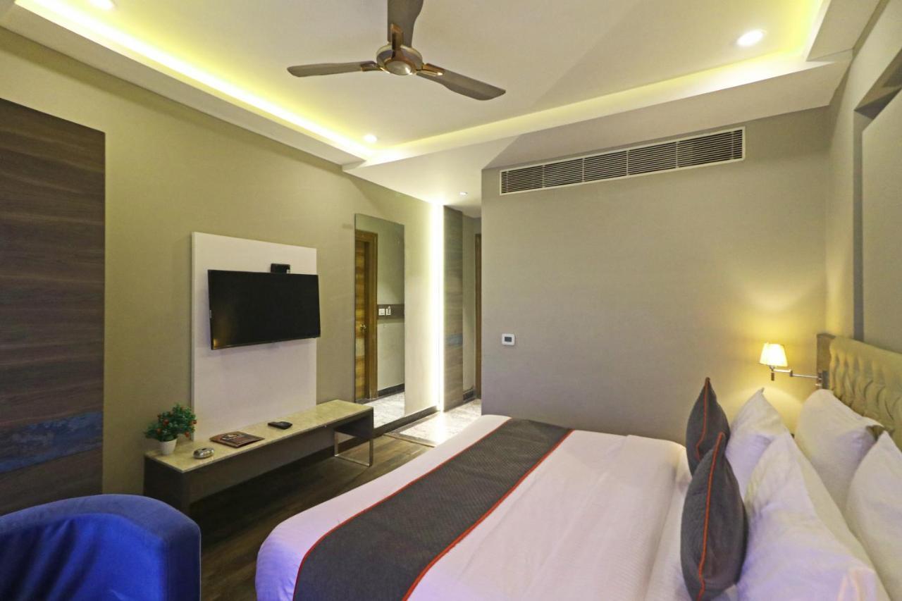 The Ivy Grand Hotel In City Centre With Free Secured Parking New Delhi Exterior photo
